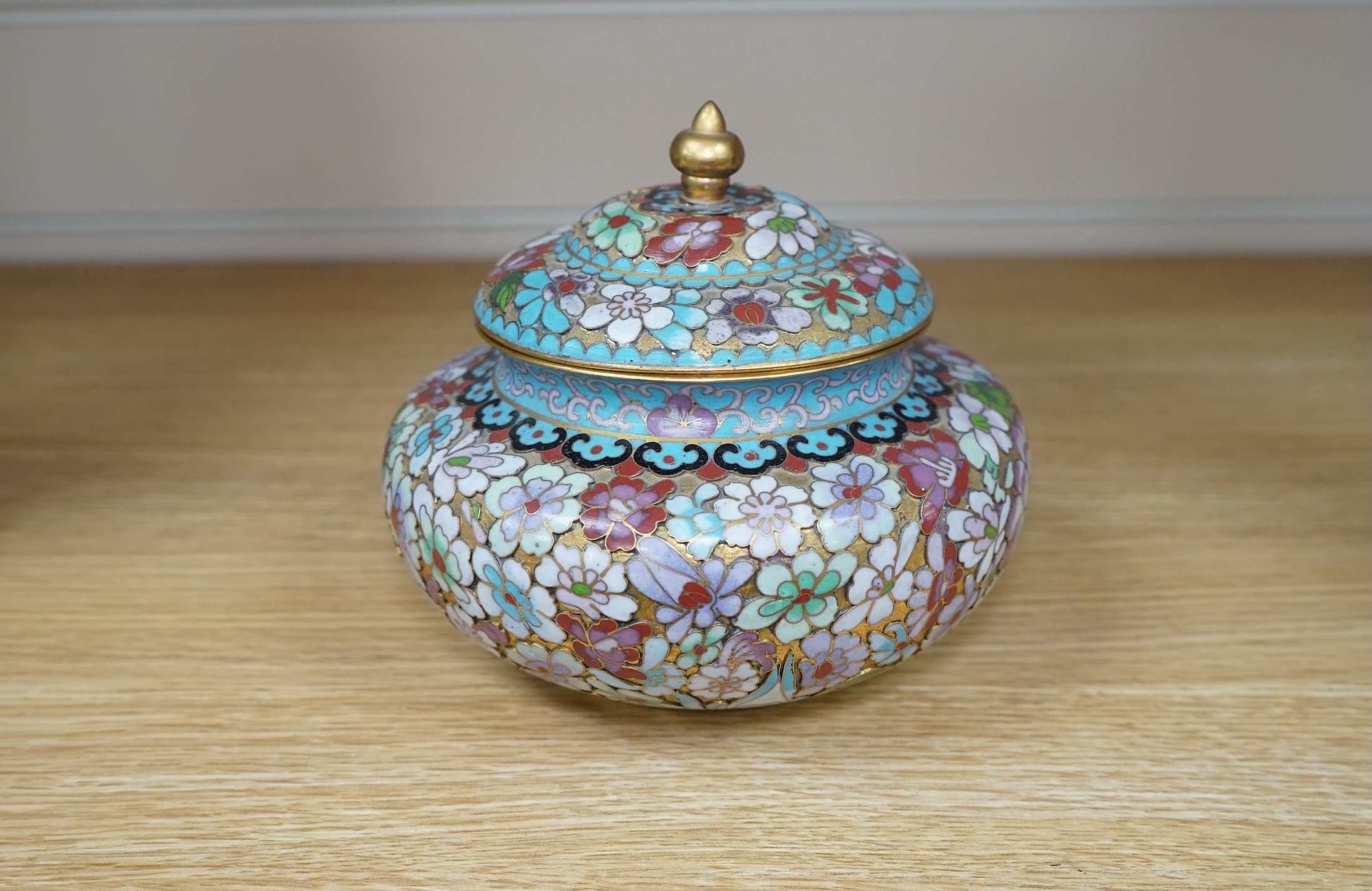 A 20th century Chinese cloisonné enamel pot and cover, 14cm. Condition - good